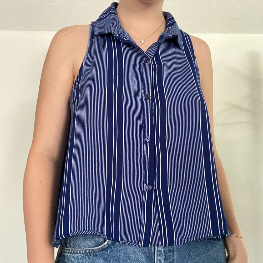 Light Collared Blouse - Picture 3 of 9